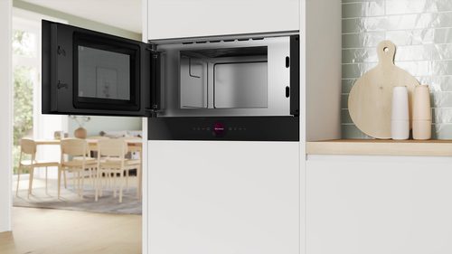 מיקרוגל בנוי שחור BOSCH סדרה 8 BFL9221B1 בוש
