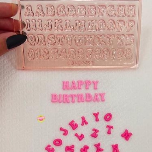 תבנית אותיות אנגלית GROOVE חתום בנשיקה