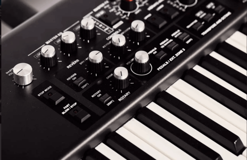 מקלדת במה מקצועית 61 קלידים Legend One Stage Keyboard מבית Viscount