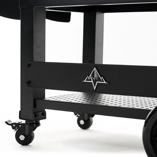 מעשנת פלט GMG LEDGE 2.0 עם דלת שחורה, שליטת WiFi, מפזר להבה V SHAPE ו-2 פרובים לבשר לחווית עישון מקצועית