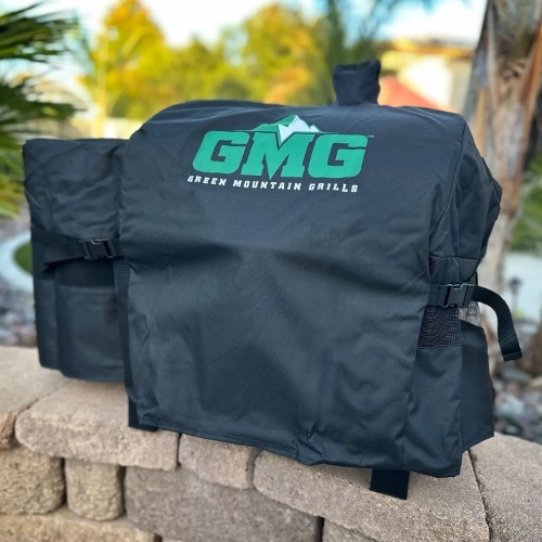 כיסוי מקצועי למעשנת GMG TREK 2.0 עשוי פוליאסטר 500D עמיד למים וקרני UV עם פאנלים נושמים וכיסויי ארובה מתכווננים