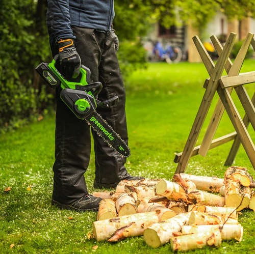 מסור שרשרת נטען GREENWORKS 24V דגם GD24CS30 עם מנוע Brushless, להב 30 ס