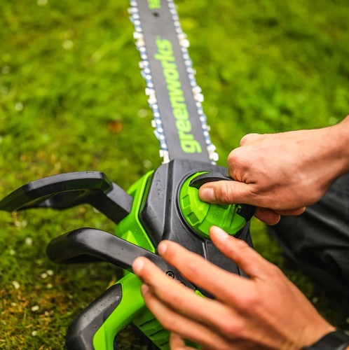 מסור שרשרת נטען GREENWORKS 24V דגם GD24CS30 עם מנוע Brushless, להב 30 ס