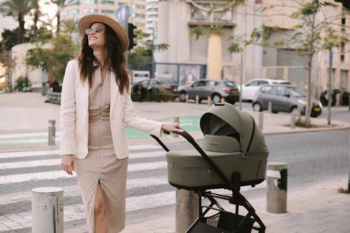 עגלת תינוק דגם פולד 2025 - ריפוד ירוק / ידית חומה / שלד שחור