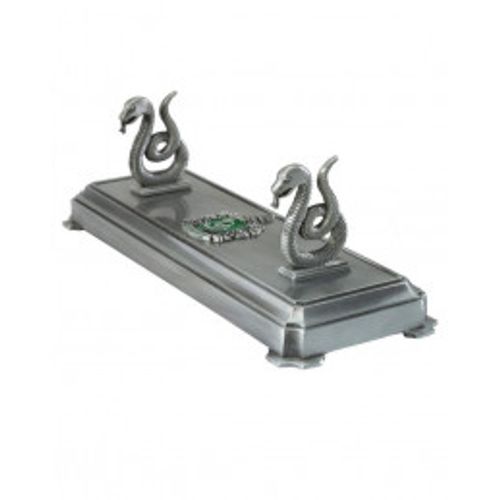 Slytherin wand display - מעמד יוקרתי לשרביט