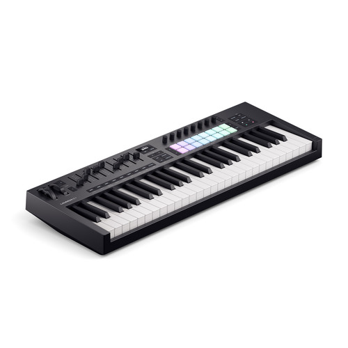 זוית נוספת Novation Launchkey 49 MK4 MIDI keyboard controller