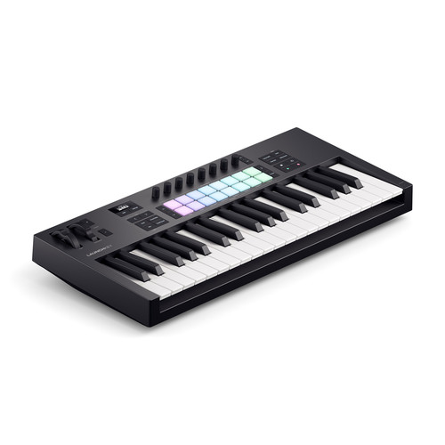 זוית נוספת Novation Launchkey 37 MK4 MIDI keyboard controller