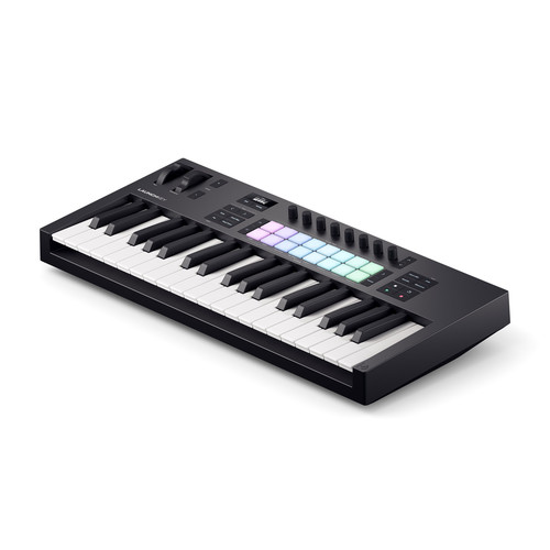 זוית נוספת Novation Launchkey 37 MK4 MIDI keyboard controller