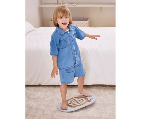 משחק איזון עם מבוך כדורים מעץ לפיתוח שיווי משקל וקואורדינציה