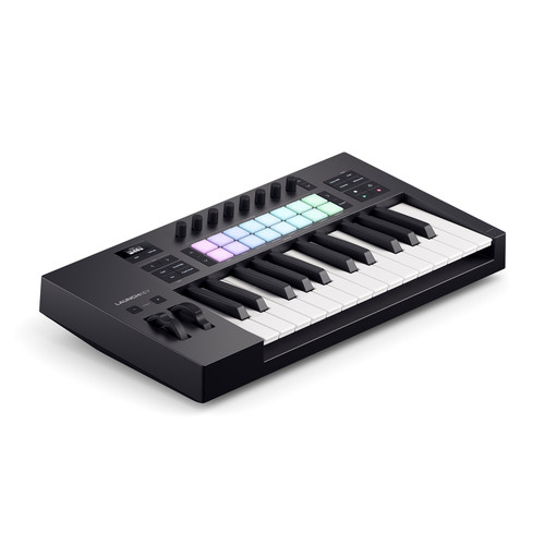 זוית נוספת Novation Launchkey 25 MK4 MIDI keyboard controller