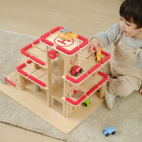 חניון עץ מפואר שלוש קומות עם מעלית