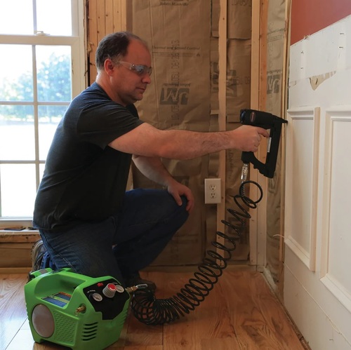 מדחס אוויר נטען GREENWORKS 24V דגם 99578 עם מיכל 2 ליטר וערכת אביזרים מלאה