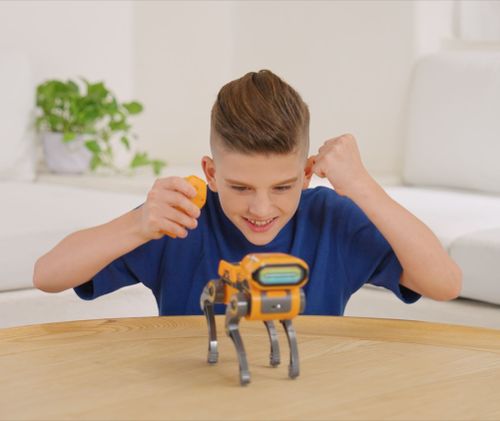 כלב רובוטי רובו אקספרס Robo Express עם שלט רחוק, אורות ומנגנון התחמקות ממכשולים