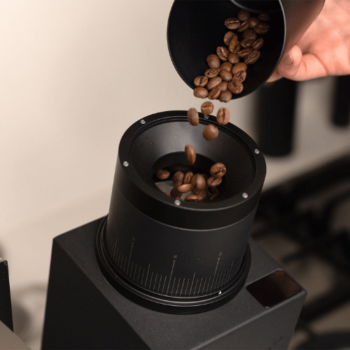 כוס מדידה דיגיטלית שוקלת של סאבמינימאל Subminimal Subscale Digital Coffee Dosing Cup