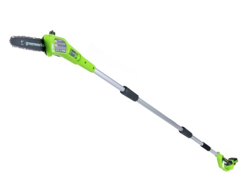 מסור גבהים נטען GREENWORKS 24V דגם 99702-5 עם מוט טלסקופי 2.62 מטר, להב OREGON 20 ס