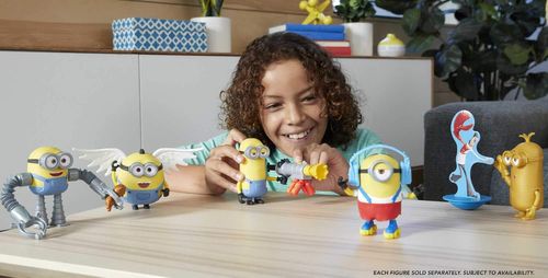 דמות של סטיוארט עם טיל זיקוקים מהסרט המיניונים: עלייתו של גרו