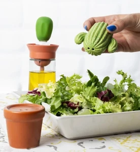 מלח פלפל בעיצוב עציץ קקטוס Cactus