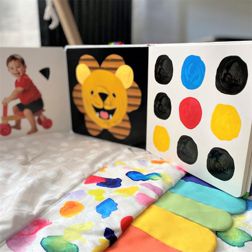 ספר מישוש וזמן בטן Tummy Time