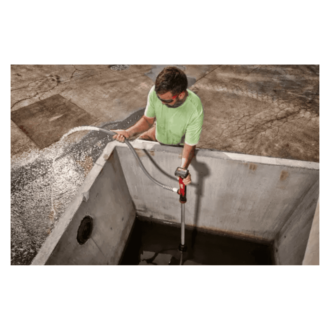 משאבת מים נטענת 12V קצב שאיבה 34 ליטר בדקה Milwaukee M12 BSWP / 2579-20 - גוף בלבד