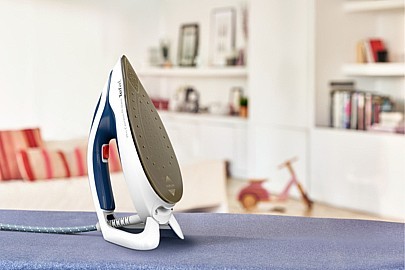 מגהץ קיטור Tefal GV9221