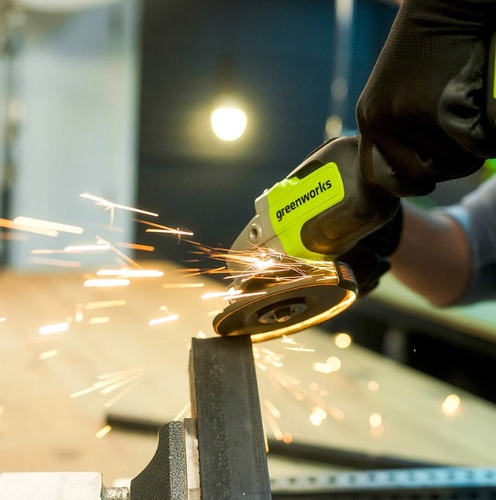 משחזת זווית GREENWORKS 24V Brushless דגם 99574/3.5 עם דיסק 