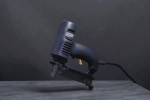 אקדח סיכות / מסמרים חשמלי R553 PRO רפיד