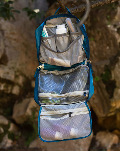 תיק רחצה Travel Tactic מבית Outdoor Revolution