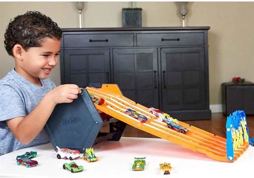 חניון עם ידית, נפתח למסלול מרוצים - הוט ווילס