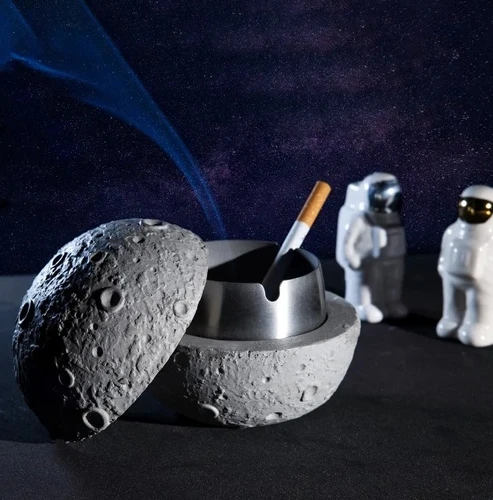 מאפרת ירח Moon
