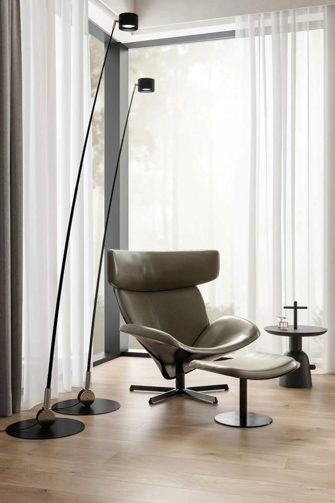 מנורת עמידה מודרנית "LumiStand" שחור