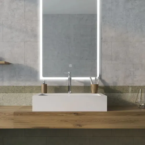 מראת LED מעוצבת עם תאורה אווירה חכמה – יוקרה אצלך באמבטיה מתוך קולקציית מראות קיר (מבט מהצד) - פריט מעוצב לעיצוב חלל רחצה מודרני ויוקרתי