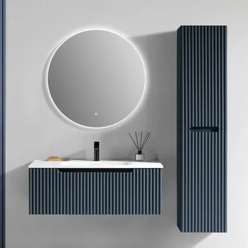 מראת LED חכמה עם רמקול Bluetooth ומפשיר אדים – יוקרה וטכנולוגיה אצלך באמבטיה ! מתוך קולקציית מראות קיר (תקריב של המוצר) - קל לניקוי ותחזוקה לשמיר