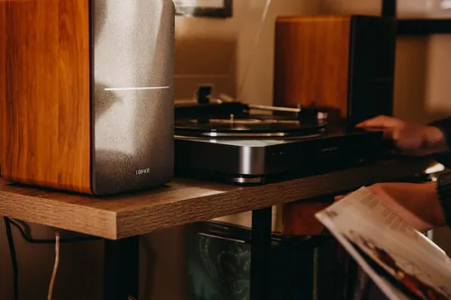 רמקולים מדפיים Edifier R1280DB - Powerful Bookshelf Speakers (brown) EDF100016br