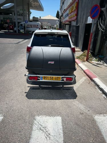 מנשא אופניים הכולל תא חפצים