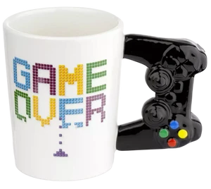 ספל שתייה עם ידית בעיצוב בקר משחק GAME OVER