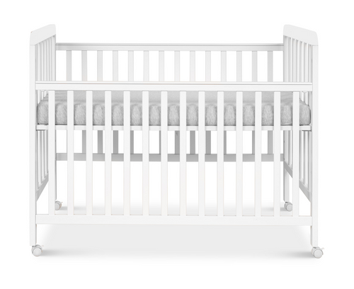 מיטת תינוק מעץ (תקן חדש) עם מעקה קדמי עולה/יורד דגם ורד - לבן