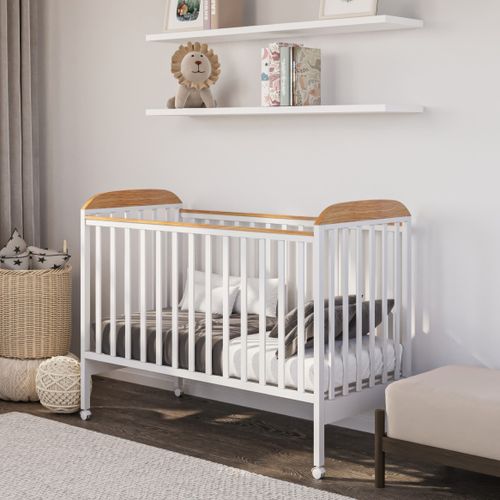 מיטת תינוק מעץ בוק (תקן חדש) עם מעקה מיטת מעבר ומגיני אנטיבייט - פנדה לבן/טבעי