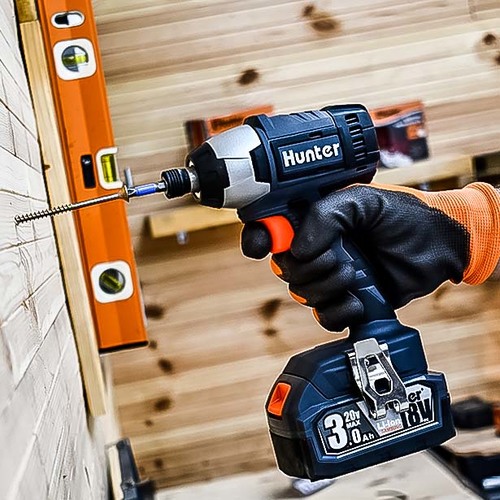 מברגת אימפקט נטענת Brushless 18V - גוף בלבד