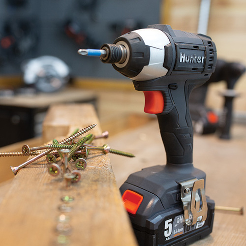 מברגת אימפקט נטענת Brushless 18V - גוף בלבד