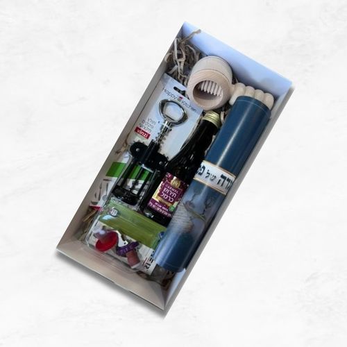 מארז משפחה– סלסלת אגוזים, תירוש וסט יין