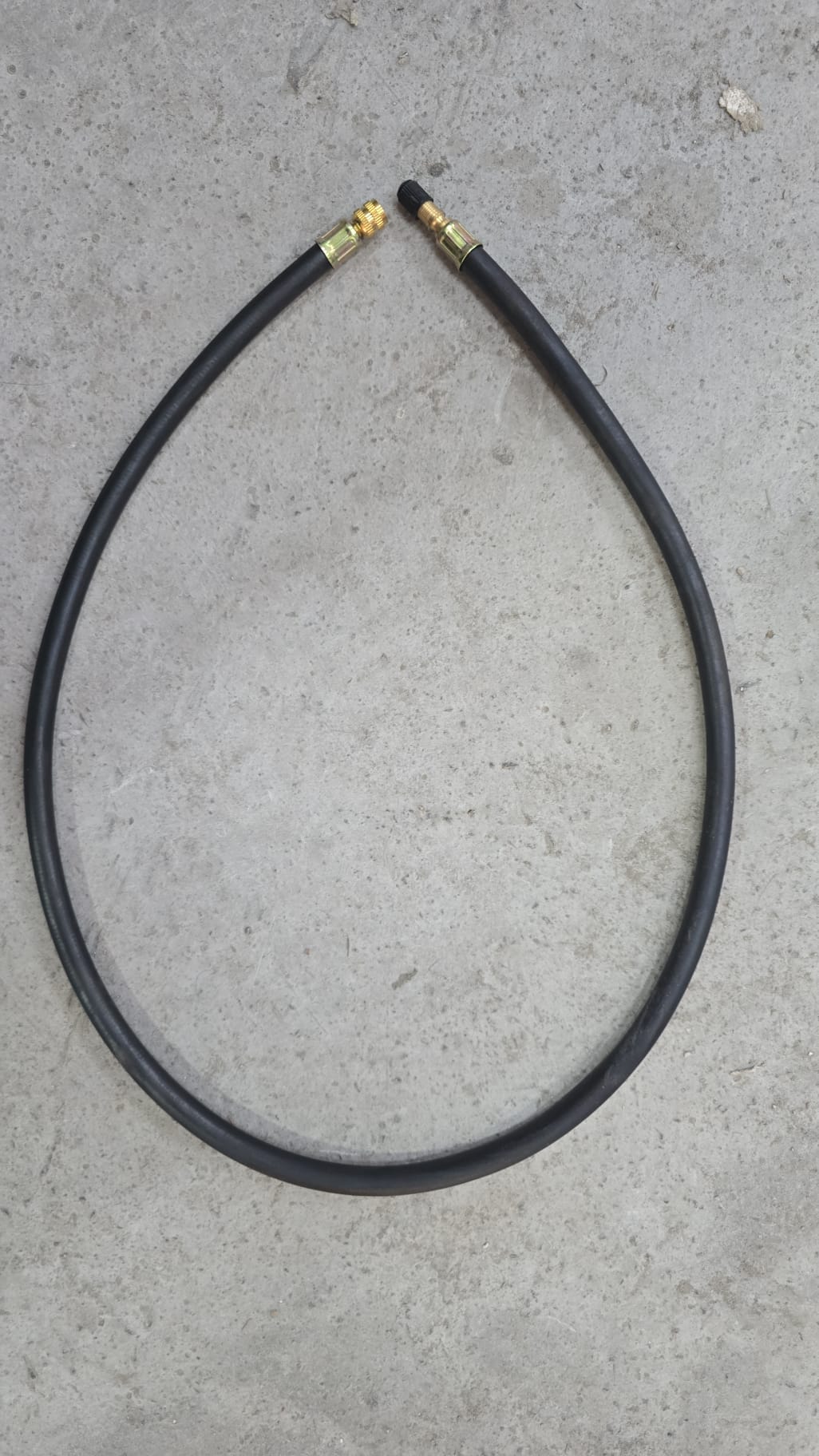 צינור שחור 1.5 מטר לבלון 