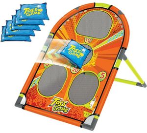 משחק קליעת שקים לחורים