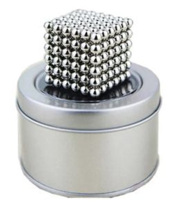 משחק הרכבה Buckyballs של 216 כדורים מגנטיים מיניאטורים בקופסת פח מהודרת
