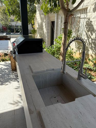 מטבח חוץ אלומיניום - חיפוי גרניט פורצלן 