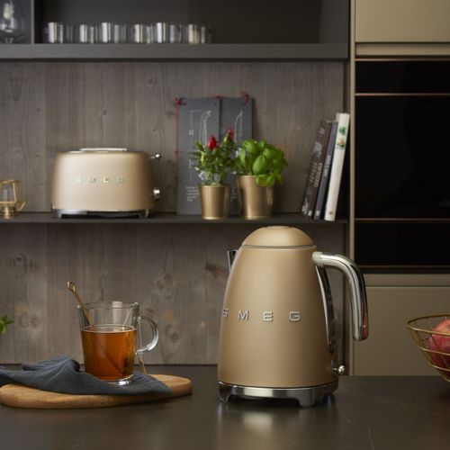 קומקום שמפניה מט KLF03CHMEU SMEG