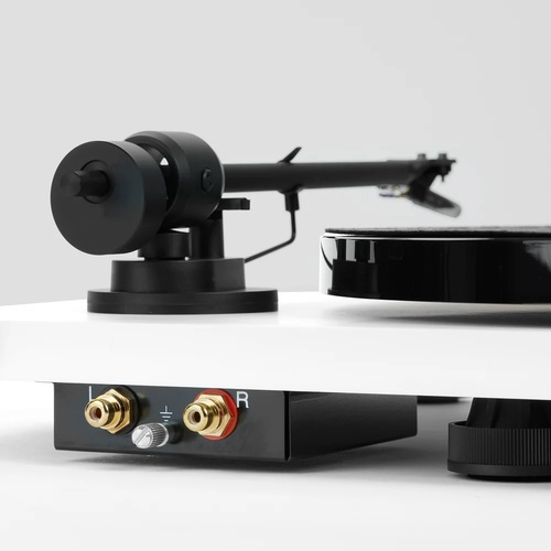 רמקולים מוגברים ופטיפון 1 Triangle BR03 CONNECT + Pro-Ject LUNAR