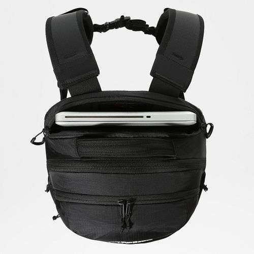 תיק SURGE BACKPACK מבית the north face שחור/בז