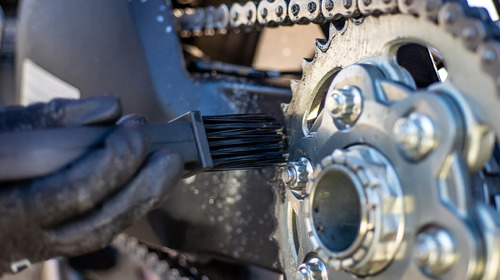 מברשת לניקוי השרשרת מאק אוף - MUC-OFF MOTORCYCLE CHAIN BRUSH