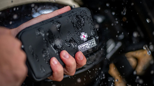 תיק נשיאת ציוד עמיד למים מאק אוף שחור - MUC-OFF RAIN PROOF ESSENTIALS CASE