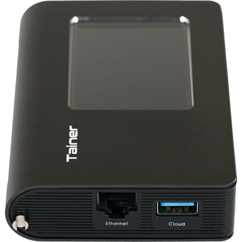 תחנת גיבוי נייד ClouZen TAINER Portable All-in-One Backup Storage with 2TB SSD